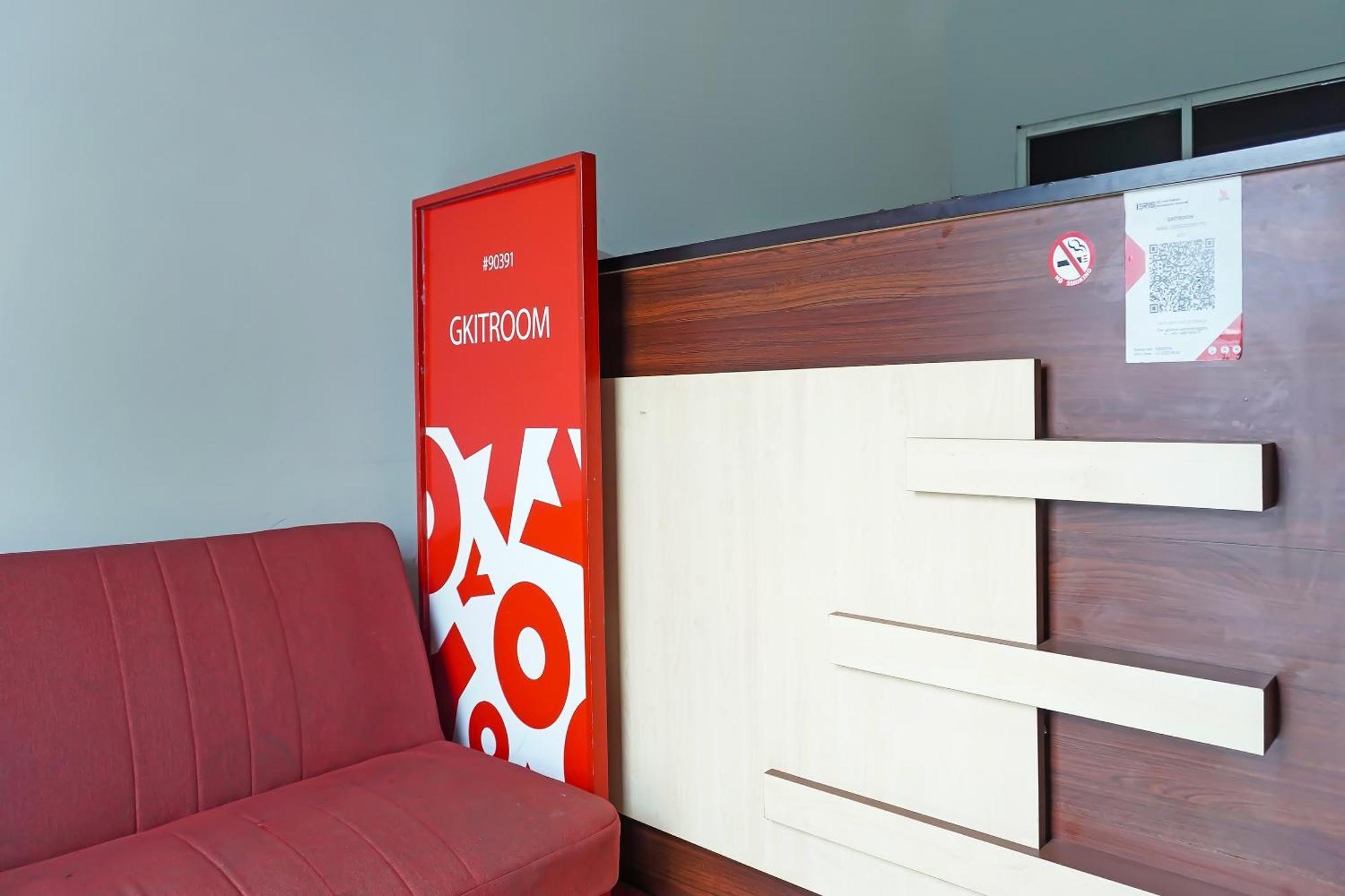 Oyo 90391 Gkitroom Karawang Exterior photo